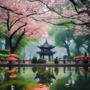杭州市区内是否有一些著名的公园广场或者花园供游客休闲散步游玩呢？这些景点有怎样的特点或者是景观呢？