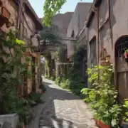 这里有没有一些隐藏的小巷子或者是独特的建筑物供你发现探险呢？