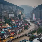 用户是啊我很好奇为什么重庆被称为山城是因为它建在了山脉中间还是因为它周围有很多山呢？