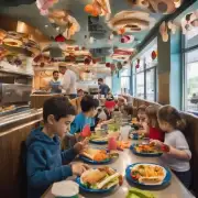 有哪些餐厅提供适宜孩子的饮食选择以及为他们准备的食物可供父母使用？