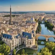 除了巴黎之外还有哪些城市是法国最著名的旅游景点之一呢？如尼斯和阿维尼翁等地方有哪些值得一游的地方吗？