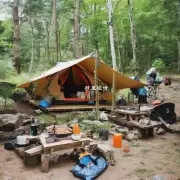 是否还有其他类型的露营场地如帐篷基地或者露天餐厅提供露营服务呢？
