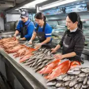 是否有任何地方能够为游客提供免费品尝新鲜捕捞而来的新鲜海鲜美食体验的机会？