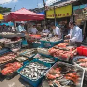 当地人常去的特色小吃摊在哪里出售最丰富的海鲜品种？