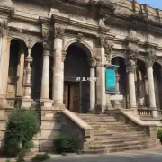 对于那些预算比较紧张的人来说有没有一些省钱的方法可以去探索这座城市的历史遗迹博物馆等等场所呢？