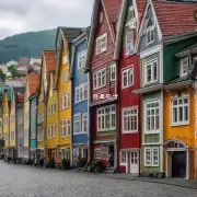 挪威第二大城市卑尔根是什么城市吗？它是在峡湾还是山脉中？