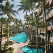 老虎滩海滨公园附近有几家酒店旅馆可供住宿的选择么？它们的价格范围是多少？