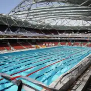 位于澳大利亚墨尔本市中心的墨尔本体育馆附近的有没有游泳馆?