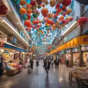哪些商业区位于青岛市市中心区域便于游客购物和娱乐活动?