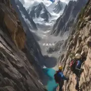 如果希望体验一些更具挑战性的攀登行程在哪些山脉可以找到这样的机会?