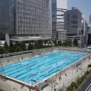 位于日本东京市的新宿区新宿街道上的东京国际会议中心附近有没有游泳馆?