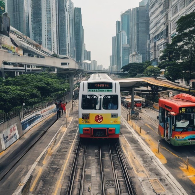 在深圳如何乘坐公共交通工具去往香港？